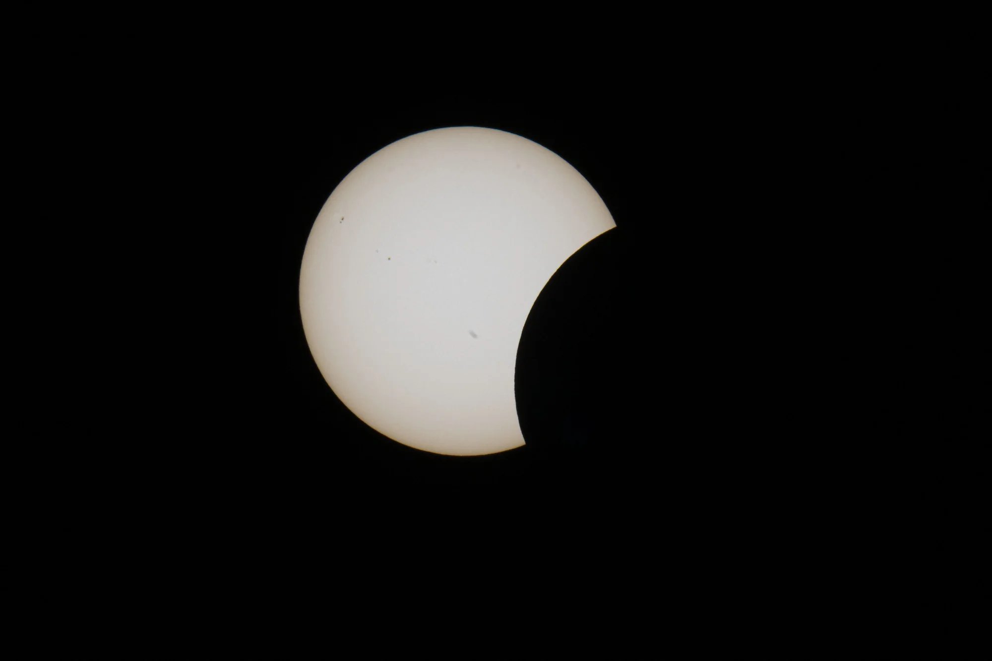 The moon starts to pass over the sun’s horizon during a partial solar eclipse in Hemiksem, Belgium, on August 12, 2026.