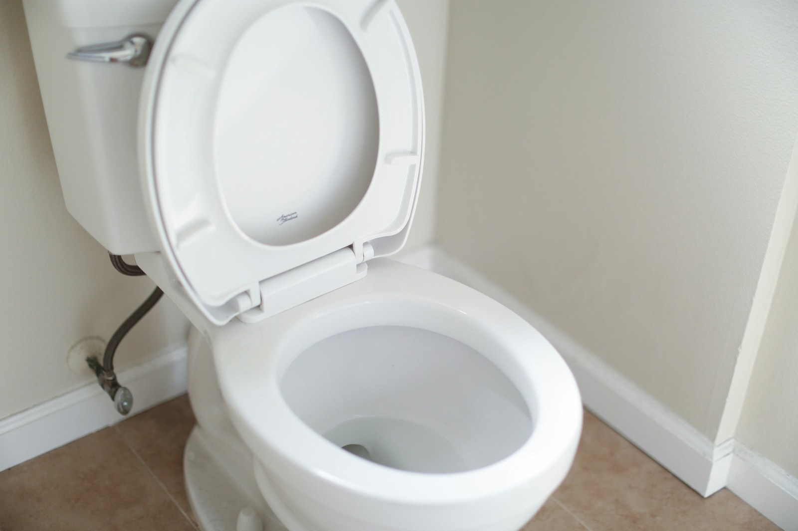 What happens when you flush? Study reveals how toilet aerosols reach the breathing zone