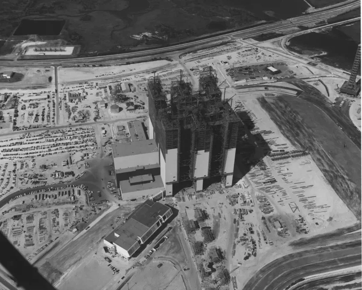 KSC ve Starbase İnşa Takvimlerini Karşılaştırarak Louisiana'daki Starbase'in Gelişimi Anlaşılıyor