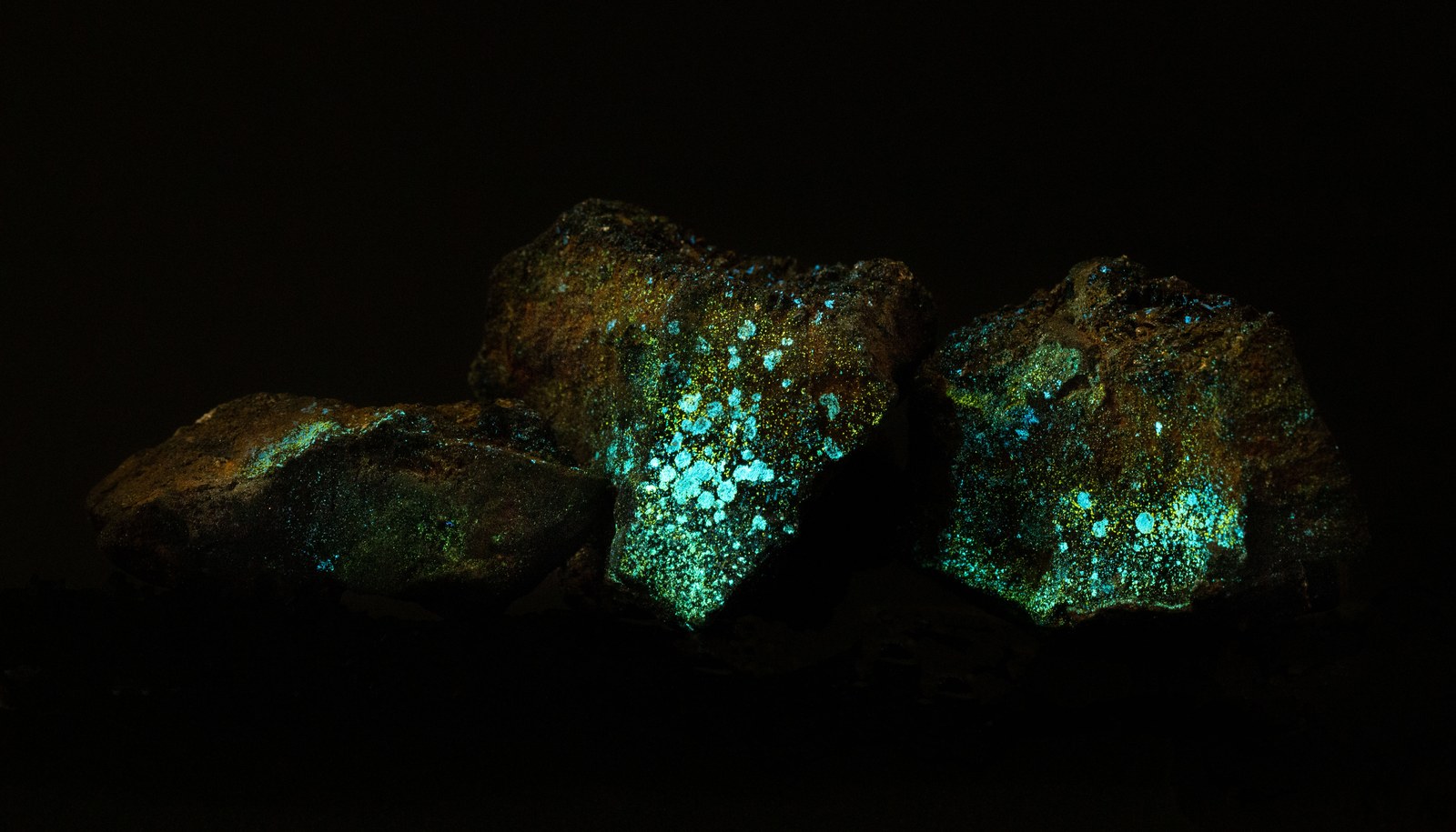 Scientists Collected Deep-Sea Rocks. They Spontaneously Caught Fire in The Lab