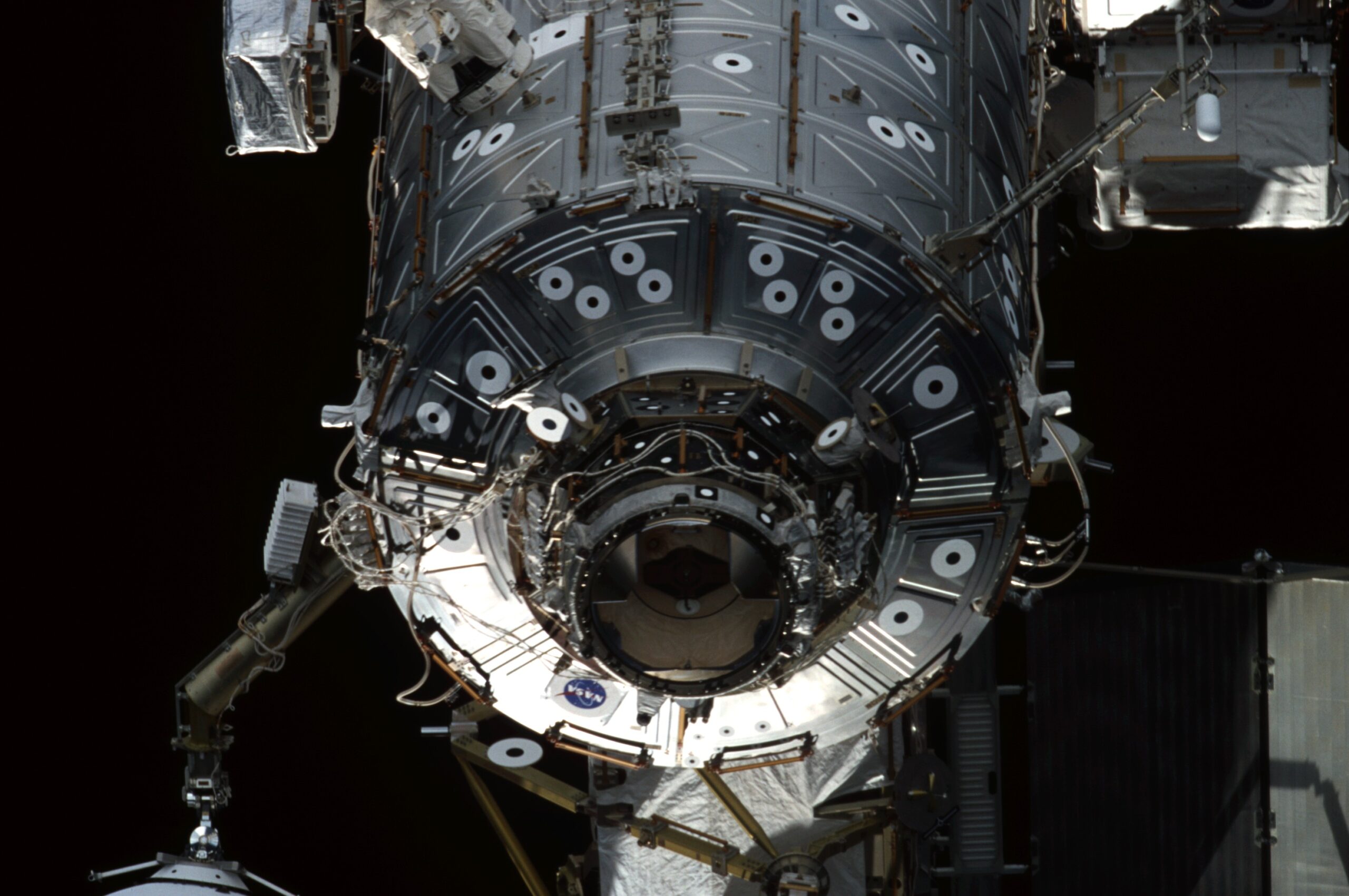View of the U.S. Lab, PMA2 and EETCS Radiator for the — 2002 Dönemi Bilim Tarihi Belgesi