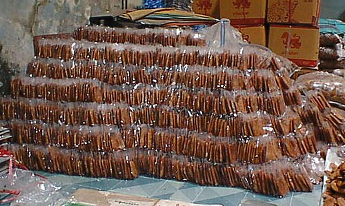 Tayland 'daki bu kurutulmuş muzlar  birincil gıda işlemesi örneğidir.